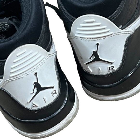 Nike Kids Boys 5Y Nike Air Jordan’s Black White Cement Gray - Picture 11 of 14